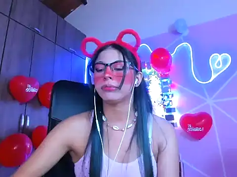 Snapshot of _ALLYSON18_ chatting on February 2025 02:43:02 PM ALLYSON18 online show from February 2025 02:43:02 PM