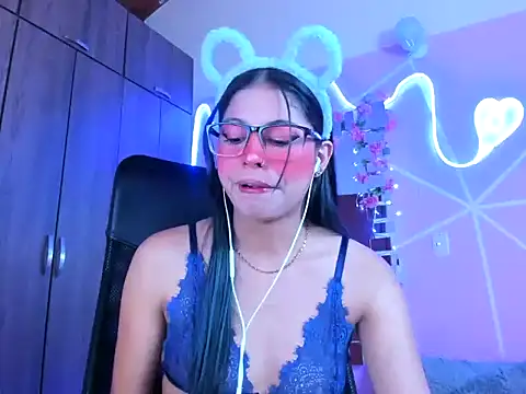 Snapshot of _ALLYSON18_ chatting on February 2025 03:05:01 PM ALLYSON18 online show from February 2025 03:05:01 PM