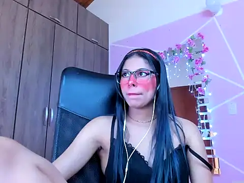 Snapshot of _ALLYSON18_ chatting on March 2025 05:39:01 PM ALLYSON18 online show from March 2025 05:39:01 PM