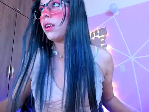 Snapshot of _ALLYSON18_ chatting on March 2025 05:42:02 PM ALLYSON18 online show from March 2025 05:42:02 PM