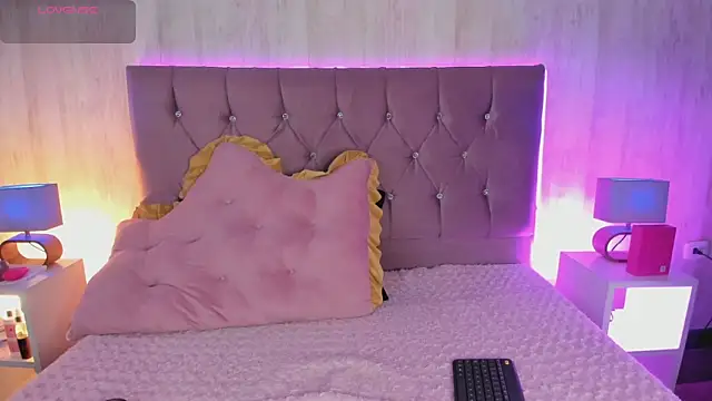 Karito-28 online show from September 2025 01:44:02 PM