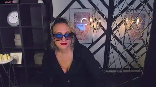 Snapshot of Queen_Anna_ chatting on January 2025 08:04:01 PM Queen Anna online show from January 2025 08:04:01 PM