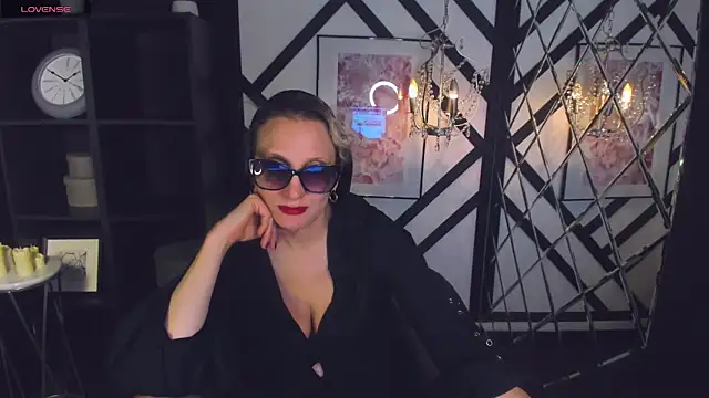 Snapshot of Queen_Anna_ chatting on January 2025 02:06:02 AM Queen Anna online show from January 2025 02:06:02 AM