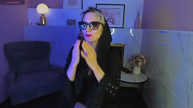 Snapshot of Queen_Anna_ chatting on January 2025 07:51:02 PM Queen Anna online show from January 2025 07:51:02 PM