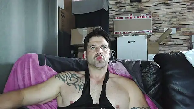 Snapshot of XxBigboybandxX chatting on April 2026 11:38:02 AM XxBigboybandxX online show from April 2026 11:38:02 AM