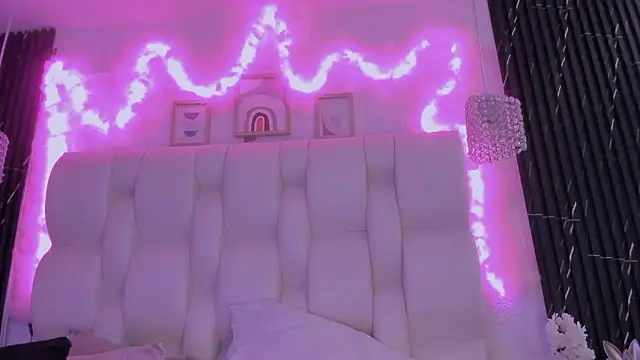 MelodiLovee  online show from March 2026 06:07:01 PM