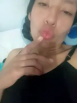 Snapshot of karolinee_66_ chatting on December 2024 04:03:02 AM karolinee 66 online show from December 2024 04:03:02 AM