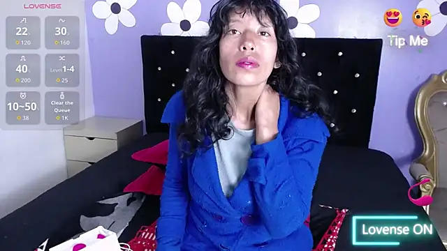 karolinee 66  online show from February 2026 04:19:02 AM