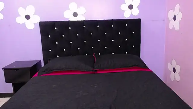 karolinee 66  online show from February 2026 03:49:02 AM