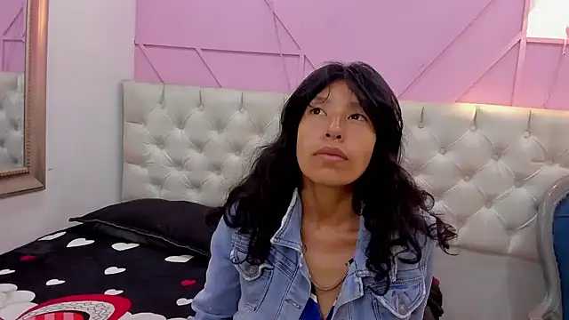karolinee 66  online show from May 2026 04:06:02 AM
