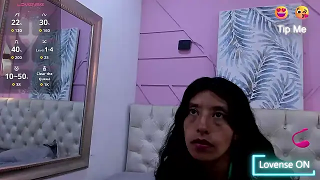 karolinee 66  online show from May 2026 04:18:01 AM