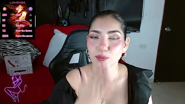 Carolaine69  online show from June 2026 01:28:01 PM