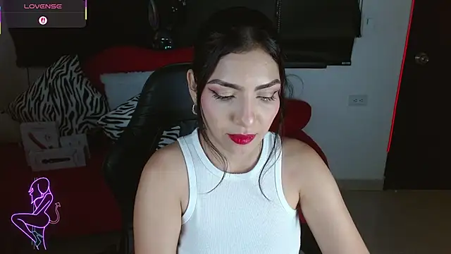 Carolaine69  online show from June 2026 01:52:01 PM