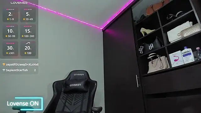 Snapshot of MeganDaviees chatting on February 2025 01:25:02 AM MeganDaviees online show from February 2025 01:25:02 AM