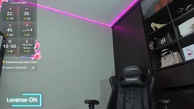 Snapshot of MeganDaviees chatting on February 2025 06:07:02 AM MeganDaviees online show from February 2025 06:07:02 AM