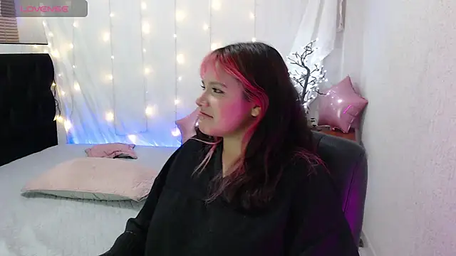 mixie cute online show from December 2024 12:32:02 AM