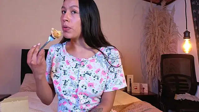 EmiGomez  online show from March 2026 01:42:02 AM