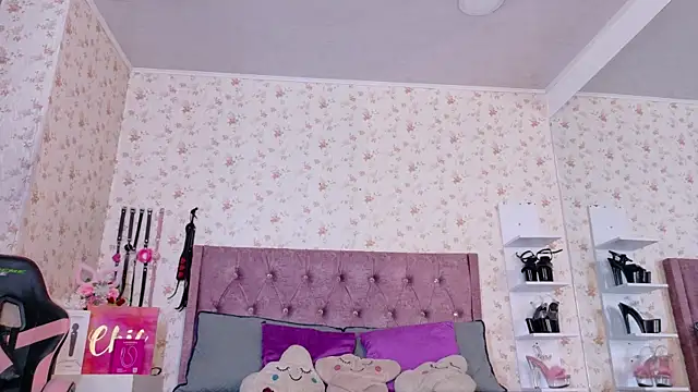 AvrillThomas online show from May 2026 07:33:01 PM