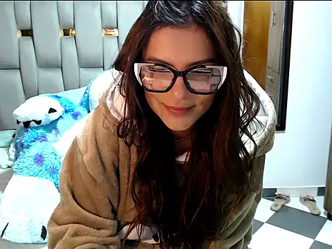 Snapshot of lindacutferrer chatting on May 2026 11:01:04 PM lindacutferrer online show from May 2026 11:01:04 PM
