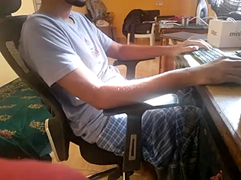 Snapshot of Aloneguy_bangalore chatting on December 2025 10:01:01 AM Aloneguy bangalore online show from December 2025 10:01:01 AM