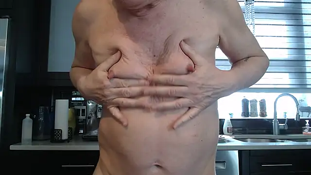 Snapshot of Toy-Daddy chatting on March 2025 03:51:02 PM Toy-Daddy online show from March 2025 03:51:02 PM