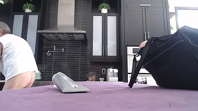 Snapshot of Toy-Daddy chatting on October 2025 06:41:02 PM Toy-Daddy online show from October 2025 06:41:02 PM