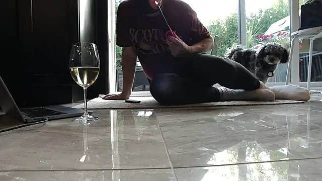 Snapshot of Toy-Daddy chatting on October 2025 09:04:01 PM Toy-Daddy online show from October 2025 09:04:01 PM