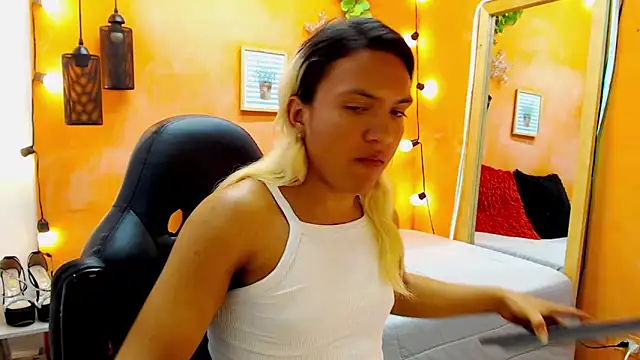 Snapshot of aslyhernandez_7 chatting on January 2025 08:46:02 PM aslyhernandez 7 online show from January 2025 08:46:02 PM