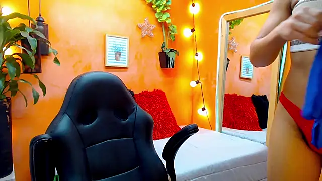 Snapshot of aslyhernandez_7 chatting on January 2025 11:46:01 AM aslyhernandez 7 online show from January 2025 11:46:01 AM