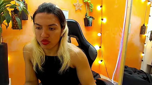 Snapshot of aslyhernandez_7 chatting on January 2025 05:26:02 PM aslyhernandez 7 online show from January 2025 05:26:02 PM