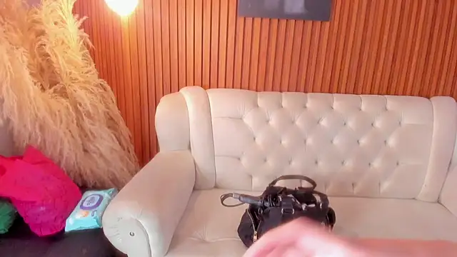 RosarioCruzz online show from July 2026 12:33:02 PM
