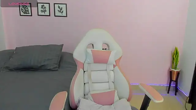Snapshot of sophie_pazz chatting on February 2026 05:16:02 PM sophie pazz online show from February 2026 05:16:02 PM