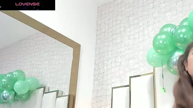 Snapshot of Victoriaa_millers chatting on March 2025 04:07:02 AM Victoriaa millers online show from March 2025 04:07:02 AM