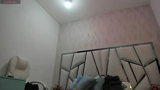 Snapshot of Victoriaa_millers chatting on February 2026 07:10:02 PM Victoriaa millers online show from February 2026 07:10:02 PM