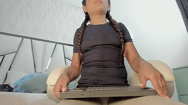 Snapshot of Victoriaa_millers chatting on March 2026 07:09:01 PM Victoriaa millers online show from March 2026 07:09:01 PM