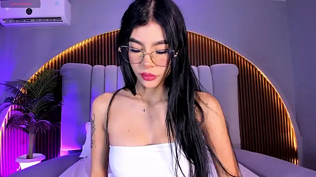 Snapshot of CaitlynCouper chatting on December 2025 11:51:01 AM CaitlynCouper online show from December 2025 11:51:01 AM