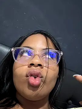 Snapshot of SussiSotto chatting on December 2024 08:25:02 PM SussiSotto online show from December 2024 08:25:02 PM