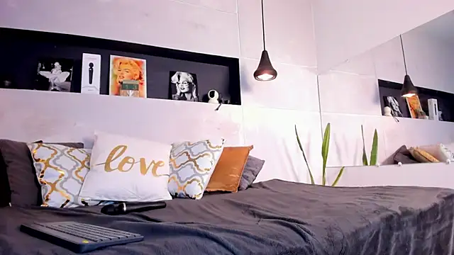 BERGINY  online show from January 2025 08:00:01 PM