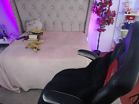 Snapshot of Shaddycute_ chatting on February 2025 12:14:02 PM Shaddycute online show from February 2025 12:14:02 PM