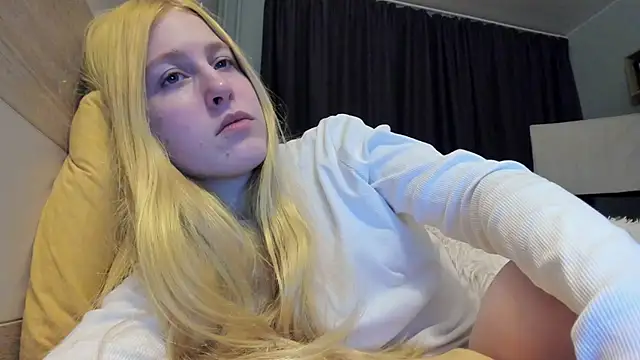 Snapshot of lola_forever chatting on December 2024 07:12:01 AM lola forever online show from December 2024 07:12:01 AM