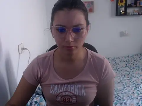 Snapshot of HannaKlein chatting on December 2024 01:54:01 PM HannaKlein online show from December 2024 01:54:01 PM