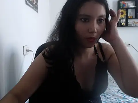 Snapshot of HannaKlein chatting on February 2025 05:47:02 PM HannaKlein online show from February 2025 05:47:02 PM