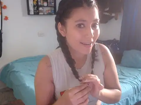 Snapshot of HannaKlein chatting on February 2026 01:18:01 PM HannaKlein online show from February 2026 01:18:01 PM