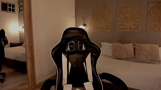 caro03x online show from April 2026 02:18:01 AM