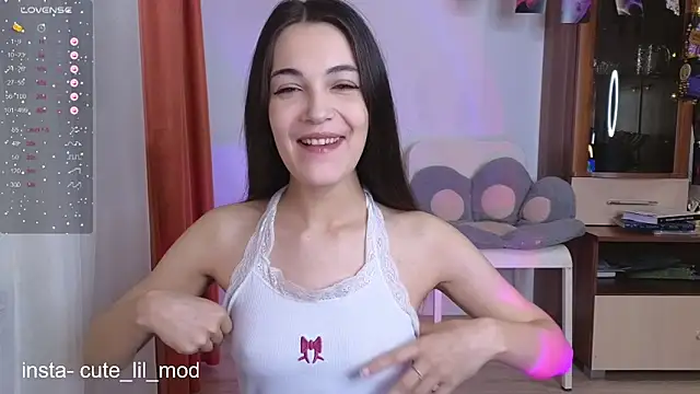 Snapshot of art_phoenix chatting on March 2025 09:01:02 PM art phoenix online show from March 2025 09:01:02 PM