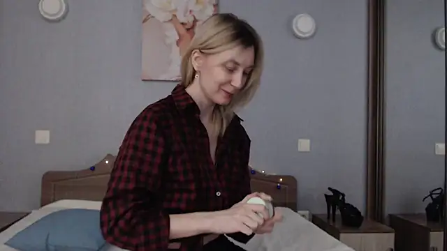 AvelinaLeoni online show from December 2024 06:30:02 AM