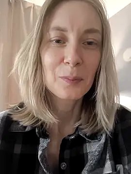 Snapshot of AvelinaLeoni chatting on November 2025 07:02:02 AM AvelinaLeoni online show from November 2025 07:02:02 AM