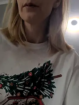 Snapshot of AvelinaLeoni chatting on February 2026 06:31:02 AM AvelinaLeoni online show from February 2026 06:31:02 AM