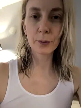 Snapshot of AvelinaLeoni chatting on March 2026 06:36:02 AM AvelinaLeoni online show from March 2026 06:36:02 AM