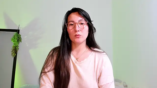 Elle Lee  online show from February 2025 04:47:01 PM